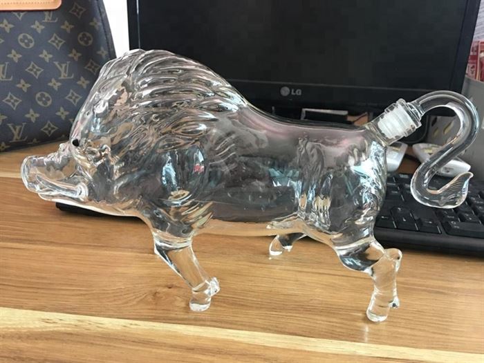 chai rượu h&igrave;nh heo