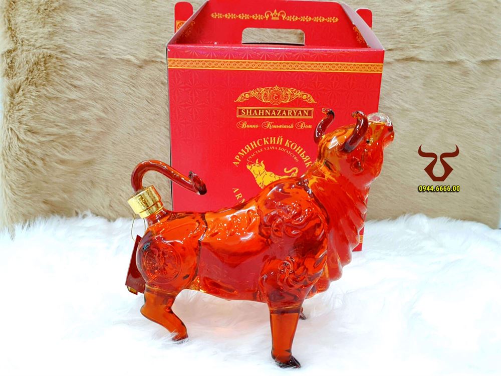 Rượu con Trâu thủy tinh Nga