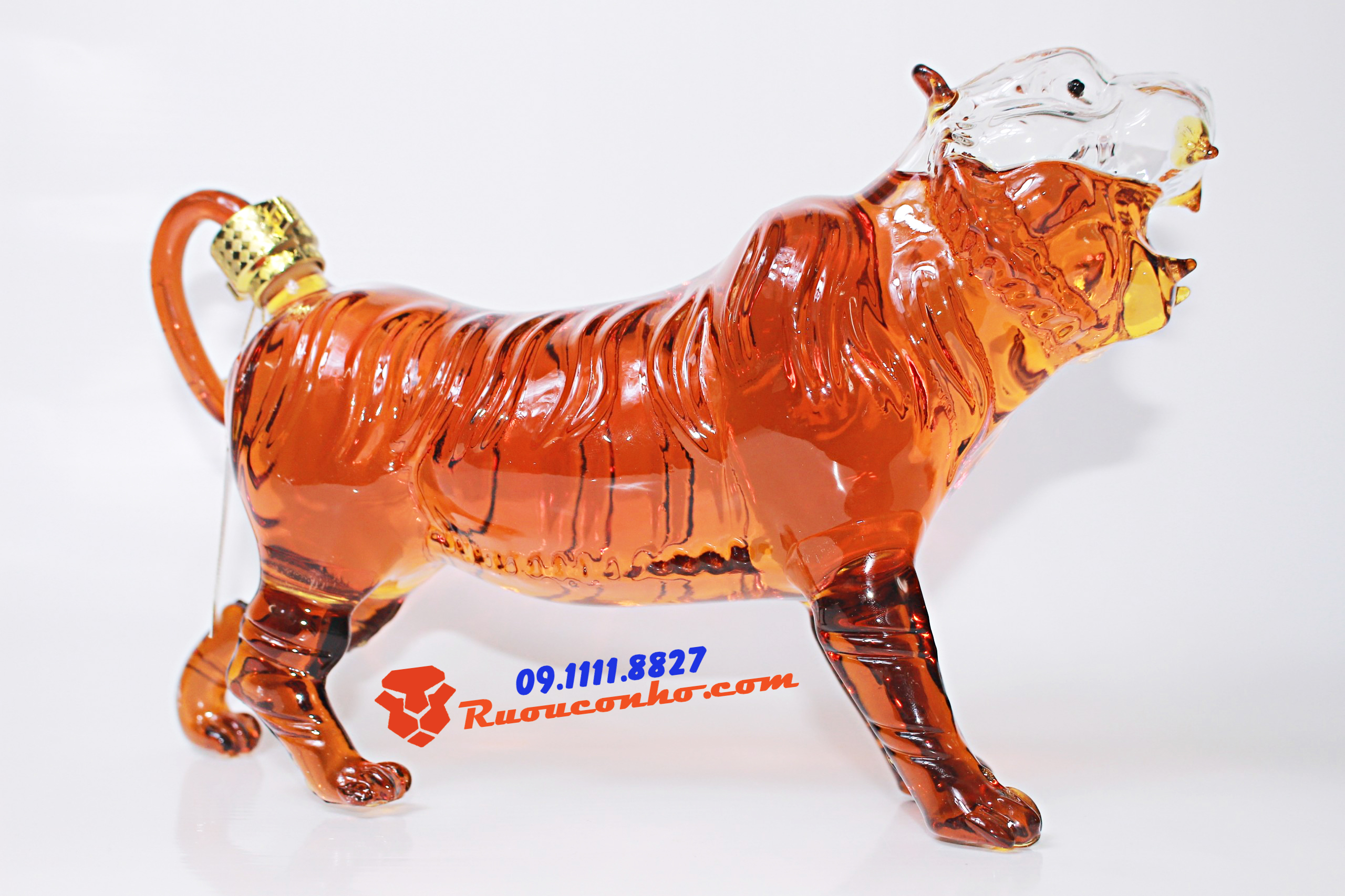 Rượu con hổ Thủy tinh Nga - Hộp Gỗ 2022