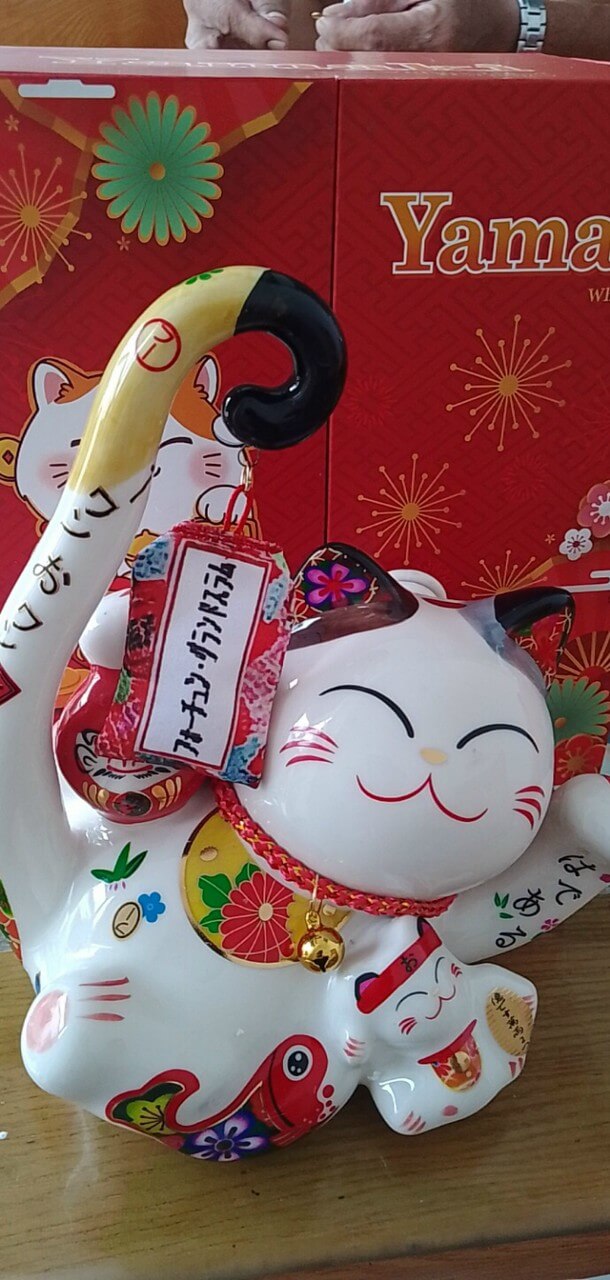 Rượu con mèo sứ Yamaki