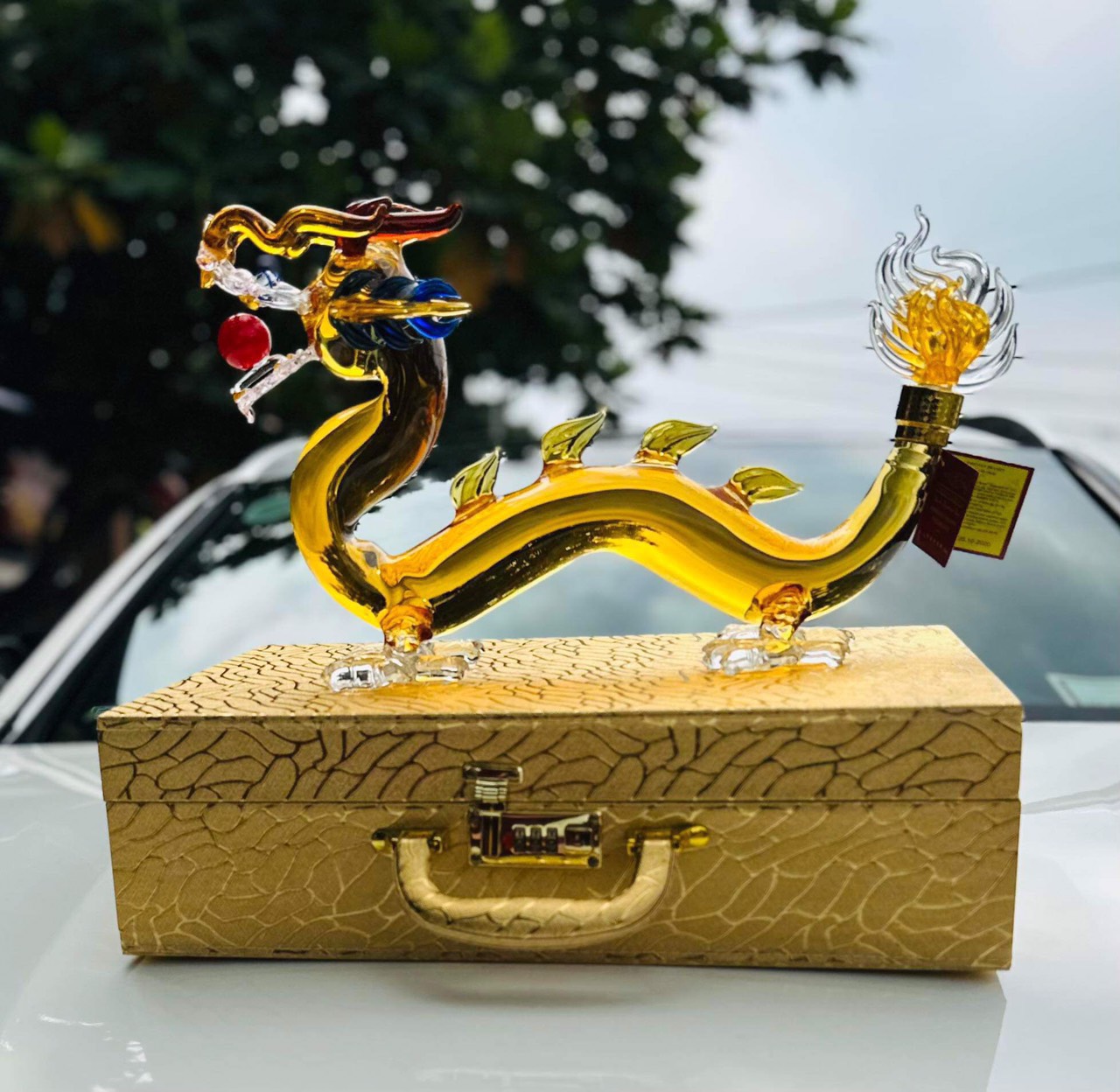 Rượu con rồng thủy tinh